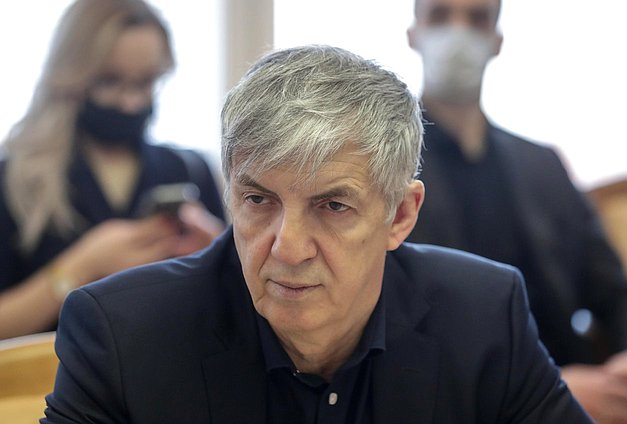 Член Комитета по малому и среднему предпринимательству Хизри Абакаров