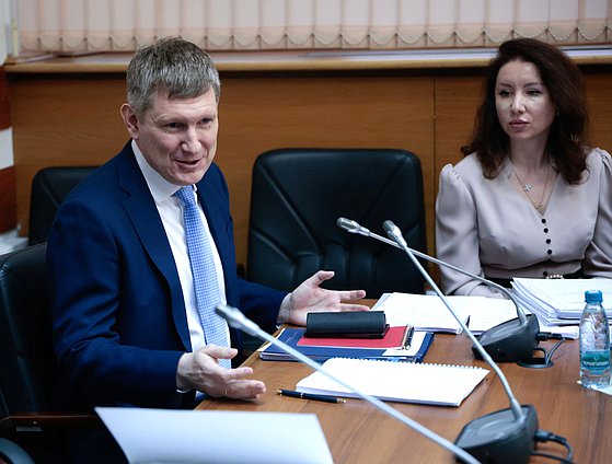 Министр экономического развития РФ Максим Решетников и Первый заместитель Министра финансов РФ Ирина Окладникова