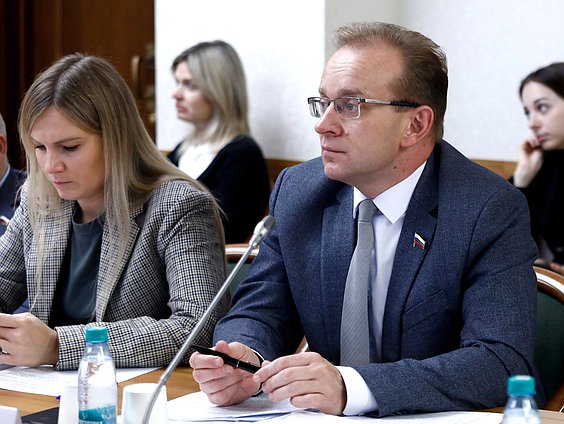 Член Комитета по охране здоровья Михаил Кизеев