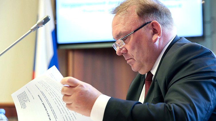 Член Комитета по развитию гражданского общества, вопросам общественных и религиозных объединений Николай Иванов