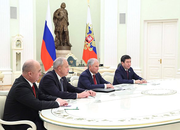 Председатель Маджлиси милли Маджлиси Оли Республики Таджикистан Файзали Идизода, Председатель Палаты представителей Национального собрания Республики Беларусь Игорь Сергеенко, Председатель Государственной Думы Вячеслав Володин и Председатель Мажилиса Парламента Республики Казахстан Ерлан Кошанов