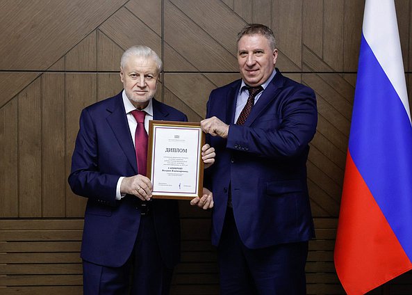 Руководитель фракции "Справедливая Россия" Сергей Миронов и редактор Telegram-канала «Вы слушали Маяк» Валерий Санфиров