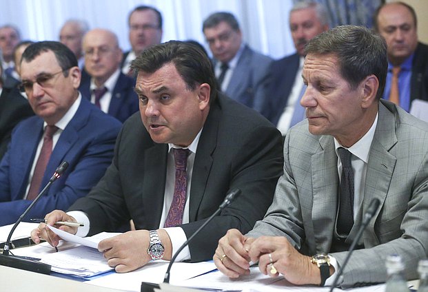 Первый заместитель Председателя Совета Федерации Николай Федоров, заместитель Председателя Правительства РФ – Руководитель Аппарата Правительства РФ Константин Чуйченко, Первый заместитель Председателя ГД Александр Жуков