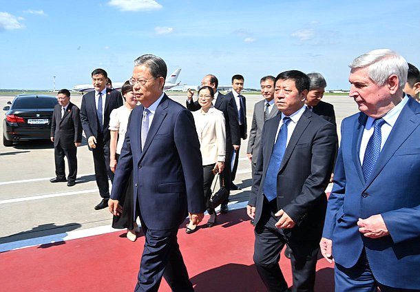 Chairman of the Standing Committee of the National People's Congress Zhao Leji and First Deputy Chairman of the State Duma Ivan Melnikov