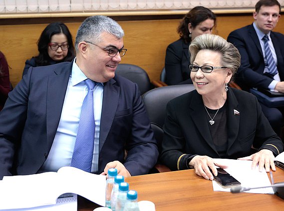 Члены Комитета по бюджету и налогам Каплан Панеш и Галина Данчикова
