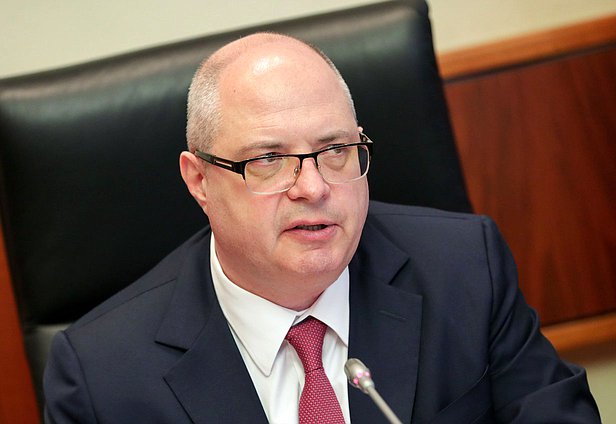 Председатель Комитета по вопросам собственности, земельным и имущественным отношениям Сергей Гаврилов