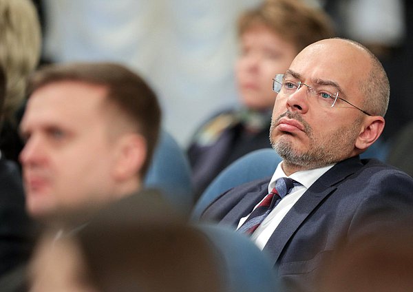 Председатель Комитета по природным ресурсам, собственности и земельным отношениям Николай Николаев
