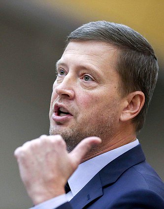 Член Комитета по государственному строительству и законодательству Сергей Иванов