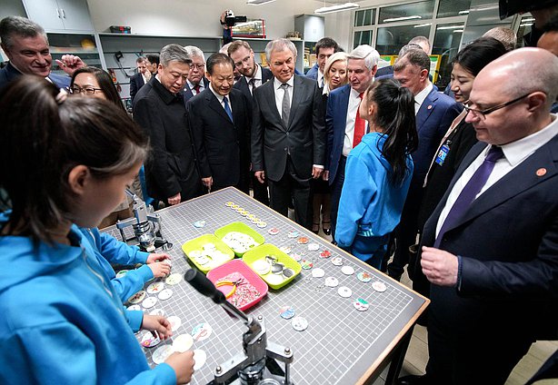 Chairman of the State Duma Vyacheslav Volodin and members of the State Duma delegation visited the Shijia School in Beijing