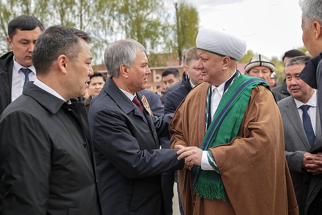 Председатель Государственной Думы Вячеслав Володин и Президент Киргизской Республики Садыр Жапаров посетили церемонию открытия Ржевского мемориала воинам-киргизам, погибшим в ходе Великой Отечественной войны на Ржево-Вяземском направлении