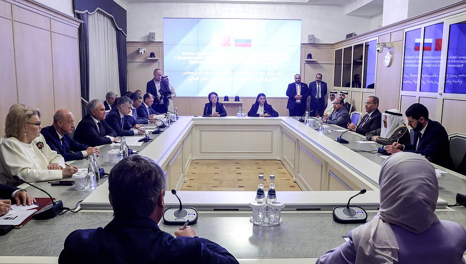 اجتماع رئيس مجلس الدوما فياتشيسلاف فولودين مع رئيس المجلس الاستشاري للجمعية الوطنية لمملكة البحرين علي بن صالح الصالح