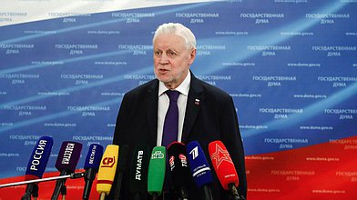 Пресс-подход руководителя фракции «Справедливая Россия» Сергея Миронова по итогам прямой линии «Итоги года с Владимиром Путиным»