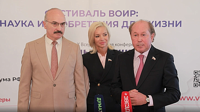 Пресс-подход Председателя Комитета по просвещению Ольги Казаковой, Председателя Комитета по науке и высшему образованию Сергея Кабышева, заместителя Председателя Комитета по науке и высшему образованию Владимира Кононова перед церемонией подведения итогов юбилейной Х Всероссийской конференции «Юные техники и изобретатели»