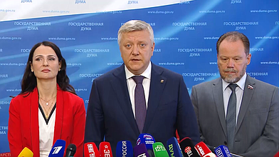 Пресс-подход представителей фракции "Единая Россия"