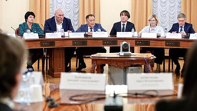 Круглый стол Комитета по туризму и развитию туристической инфраструктуры на тему «Вопросы использования инструмента государственно-частного и муниципально-частного партнерства с участием субъектов малого и среднего предпринимательства при реализации инфраструктурных туристических проектов»