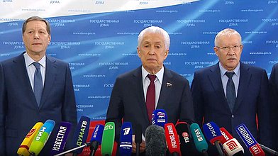 Пресс-подход представителей фракции "Единая Россия"