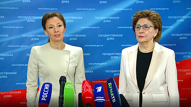 Пресс-подход сопредседателей Парламентской комиссии по расследованию преступных действий в отношении несовершеннолетних со стороны киевского режима Анны Кузнецовой и Галины Кареловой