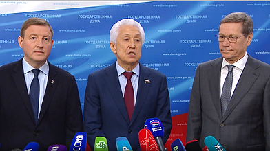 Пресс-подход представителей фракции "Единая Россия"