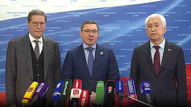 Пресс-подход представителей фракции "Единая Россия"