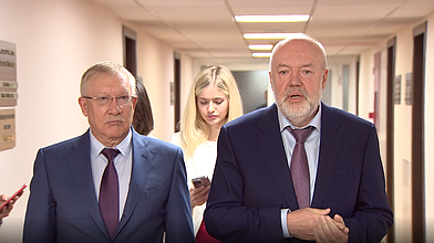 Пресс-подход Председателя Комитета по контролю Олега Морозова и Председателя Комитета по государственному строительству и законодательству Павла Крашенинникова по итогам совместного заседания комитетов