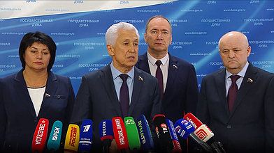 Пресс-подход представителей фракции "Единая Россия"