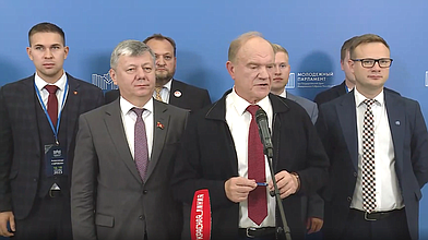 Пресс-подход руководителя фракции КПРФ Геннадия Зюганова