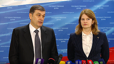 Пресс-подход заместителя руководителя фракции «Единая Россия» Адальби Шхагошева и Председателя правления ассоциации разработчиков программных продуктов «Отечественный софт» Натальи Касперской