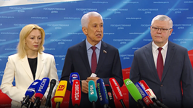 Пресс-подход представителей фракции "Единая Россия"