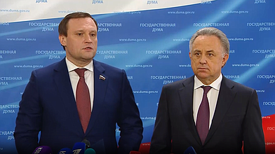 Пресс-подход Председателя Комитета по строительству и жилищно-коммунальному хозяйству Сергея Пахомова и Генерального директора АО "ДОМ.РФ" Виталия Мутко