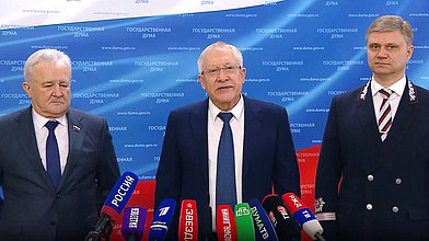 Пресс-подход Председателя Комитета по контролю Олега Морозова, Председателя Комитета по транспорту и развитию транспортной инфраструктуры Евгения Москвичева и Генерального директора — председателя правления ОАО «РЖД» Олега Белозерова