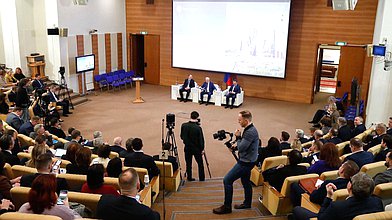 Парламентские слушания на тему "О проекте Основных направлений развития финансового рынка Российской Федерации на 2026 год и период 2027 и 2028 годов"