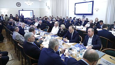 Расширенное заседание Комитета по транспорту и развитию транспортной инфраструктуры по вопросу развития транспортного образования и науки с участием Министра транспорта РФ Романа Старовойта