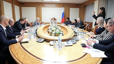 Круглый стол Комитета по аграрным вопросам на тему "Совершенствование нормативной базы подготовки механизаторов и водителей для АПК и других отраслей экономики"