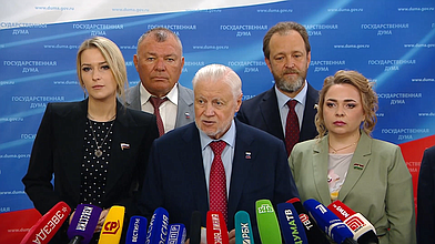 Пресс-подход представителей фракции "Справедливая Россия - За правду"