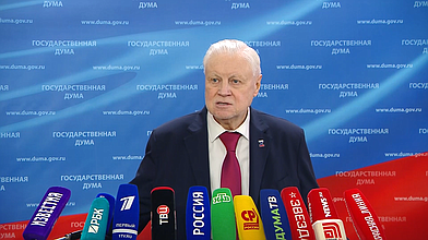 Пресс-подход руководителя фракции "Справедливая Россия - За правду" Сергея Миронова