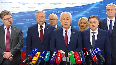 Пресс-подход представителей фракции "Единая Россия"