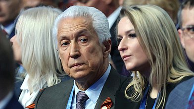 Пресс-подход руководителя фракции «Единая Россия» Владимира Васильева