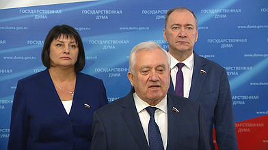 Пресс-подход представителей фракции "Единая Россия"