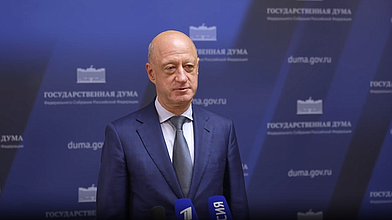 Пресс-подход заместителя Председателя ГД Александра Бабакова по итогам расширенного заседания Совета ГД