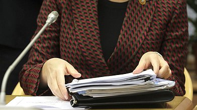 Круглый стол фракции КПРФ на тему "Актуальные проблемы развития топливно-энергетического комплекса в Российской Федерации"