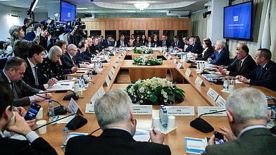 Совместное заседание Комитета по финансовому рынку, Комитета по бюджету и налогам, Комитета по экономической политике, Комитета по контролю по рассмотрению годового отчета Банка России за 2024 год с участием Председателя Банка России Эльвиры Набиуллиной