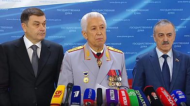 Пресс-подход представителей фракции "Единая Россия"