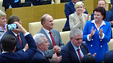 Поздравление руководителя фракции КПРФ Геннадия Зюганова с присвоением звания Героя Труда