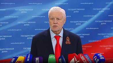 Пресс-подход руководителя фракции "Справедливая Россия — За правду" Сергея Миронова