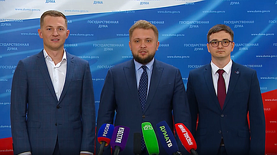 Пресс-подход заместителя Председателя ГД Бориса Чернышова, Председателя Комитета по молодежной политике Артема Метелева и Председателя Молодежного парламента Артема Николаева