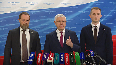 Пресс-подход представителей фракции "Единая Россия"