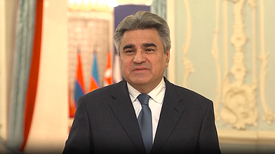 Пресс-подход руководителя фракции "Новые люди" Алексея Нечаева