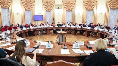 Круглый стол "Комитета по защите семьи, вопросам отцовства, материнства и детства на тему "Законодательное обеспечение процесса гуманизации для женщин, находящихся в местах принудительного содержания"