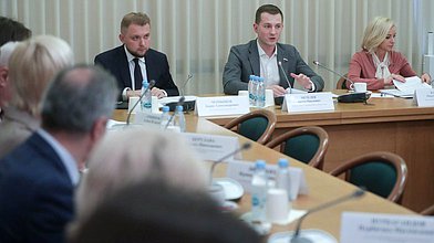 Совместное заседание Комитета по просвещению и Комитета по молодежной политике