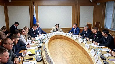 Круглый стол Комитета по аграрным вопросам на тему "Агродроны — в мирное небо: законодательные основы использования БПЛА в сельском хозяйстве"